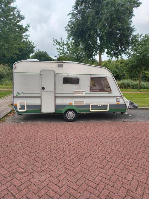 Delta 4300 TZ uit 1996 hagelschade, Caravans en Kamperen, Caravans, Particulier, tot en met 4, 750 - 1000 kg, Treinzit, Delta