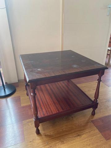 Houten Bijzettafel (Gebruikssporen) beschikbaar voor biedingen