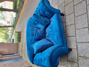 Te koop  zitbanken anderhalve zits loveseat beschikbaar voor biedingen