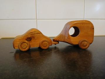 Auto met caravan van hoogwaardig waaiboomhout. beschikbaar voor biedingen