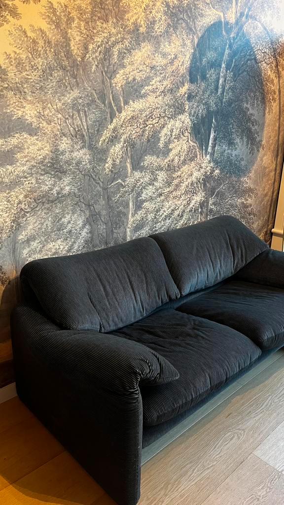 Cassina Maralunga 2-zits + voetenbankje – topdesign uit 1974, Huis en Inrichting, Banken | Sofa's en Chaises Longues, Zo goed als nieuw