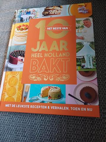 Heel Holland Bakt - 10 Jaar Jubileum Kookboek beschikbaar voor biedingen