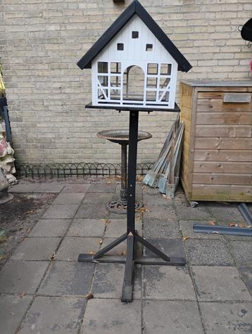 Vogelhuisje op Standaard - Tuindecoratie beschikbaar voor biedingen