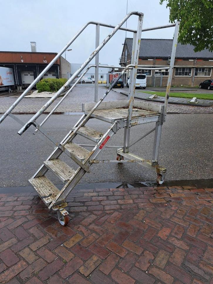 Te koop aluminium Bordestrap op wielen, Doe-het-zelf en Verbouw, Ladders en Trappen, Gebruikt, Minder dan 2 meter, Ophalen of Verzenden