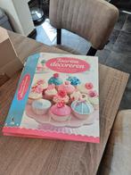 Taarten decoreren en bakken, Ophalen, Zo goed als nieuw, Taarten of Cupcakes, Boek of Tijdschrift