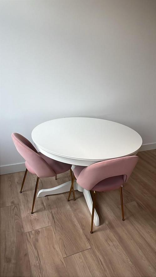 Ronde witte eettafel + 4 roze velvet stoelen, Huis en Inrichting, Tafels | Eettafels, Zo goed als nieuw, 100 tot 150 cm, 150 tot 200 cm