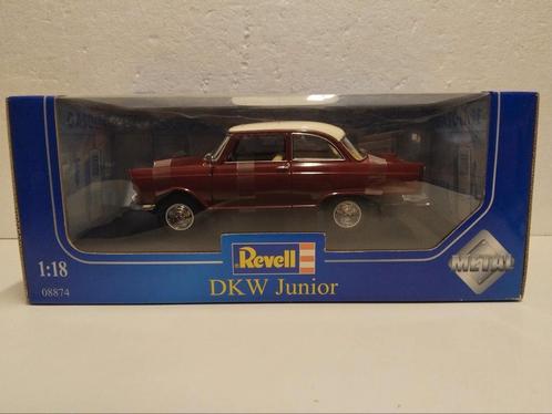 DKW Junior sedan bordeaux rood Revell metal 1:18 KRD, Hobby en Vrije tijd, Modelauto's | 1:18, Zo goed als nieuw, Auto, Revell