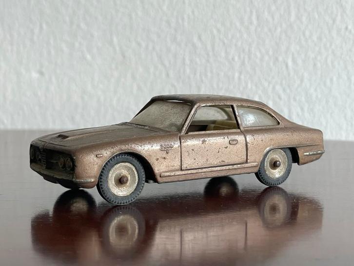 Alfa Romeo 2600 Solido - Vintage Schaalmodel, Hobby en Vrije tijd, Modelbouw | Auto's en Voertuigen, Gebruikt, Auto, 1:32 tot 1:50