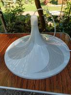 Vintage witte kunststof heksenhoed met swirl motief, Huis en Inrichting, Lampen | Hanglampen, Ophalen, Kunststof, Gebruikt, Vintage, jaren 70/80,