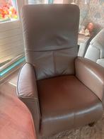 Fauteuil bruin leder kleur taupe relax stand (voetensteun), Huis en Inrichting, Fauteuils, Ophalen, Gebruikt, Modern, 50 tot 75 cm