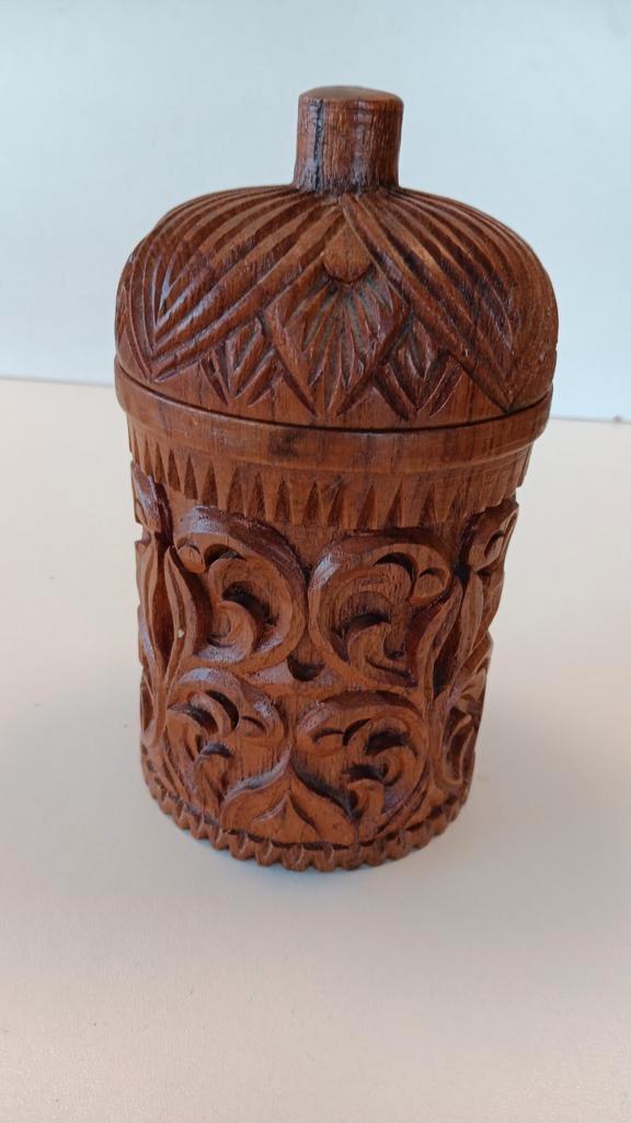 Rond hoog houten potje met deksel., Huis en Inrichting, Woonaccessoires | Schalen en Manden, Zo goed als nieuw, Rond, Hout, Ophalen of Verzenden