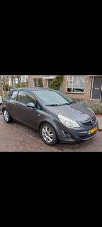 Opel Corsa 1.2 16V LPG 3D 2012 Grijs, Auto's, Opel, Voorwielaandrijving, 4 cilinders, 1229 cc, Origineel Nederlands