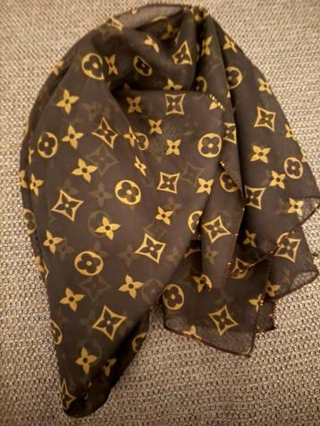 Louis Vuitton Sjaal - Dun & Elegant beschikbaar voor biedingen