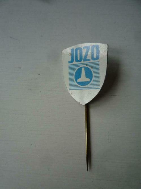JOZO Lichtblauw Blauw Blikken Speldje Speld Blik, Verzamelen, Speldjes, Pins en Buttons, Gebruikt, Speldje of Pin, Merk, Ophalen of Verzenden