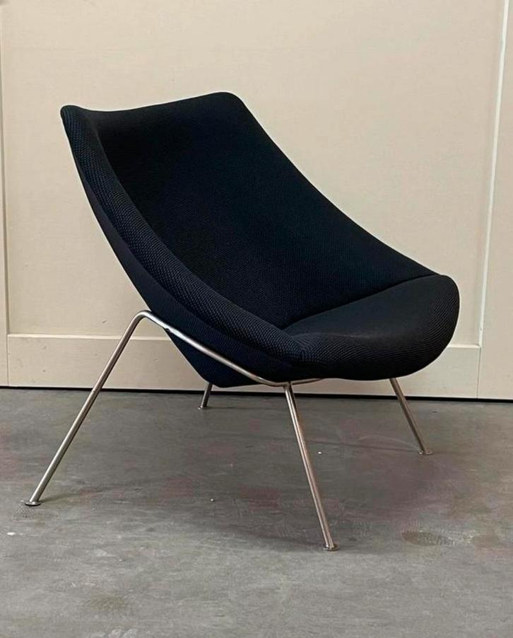 Artifort Oyster Fauteuil - Nieuwe Stoffering, Huis en Inrichting, Stoelen, Zo goed als nieuw, Eén, Metaal, Zwart, Ophalen of Verzenden