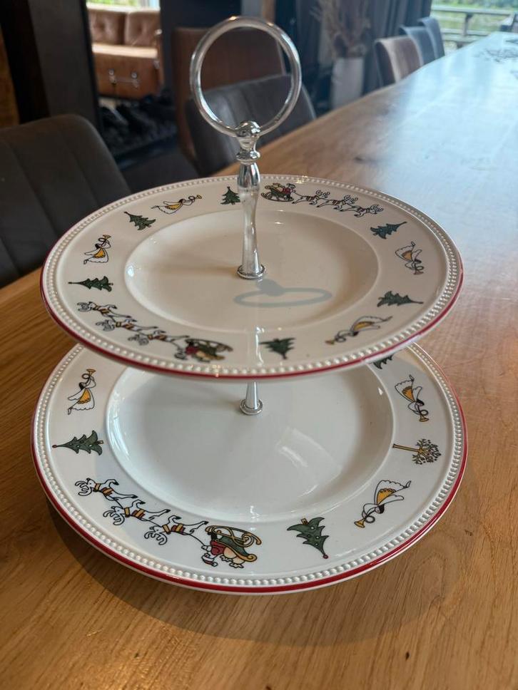 Wedgwood Windsor Christmas Etagère | 2 laags | top staat, Huis en Inrichting, Keuken | Servies, Zo goed als nieuw, Schaal of Schalen