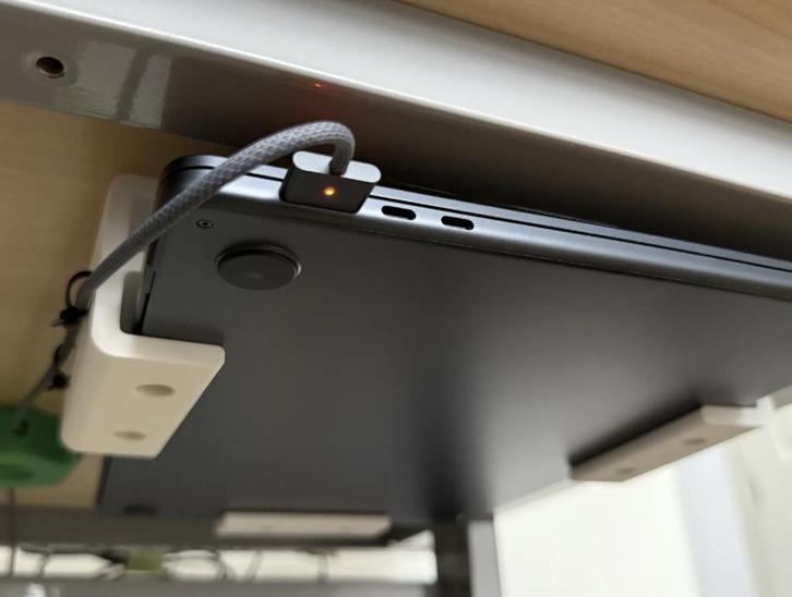 Dubbele onder bureau laptop tablet houder
 – 3D print A017, Hobby en Vrije tijd, Overige Hobby en Vrije tijd, Nieuw, Verzenden