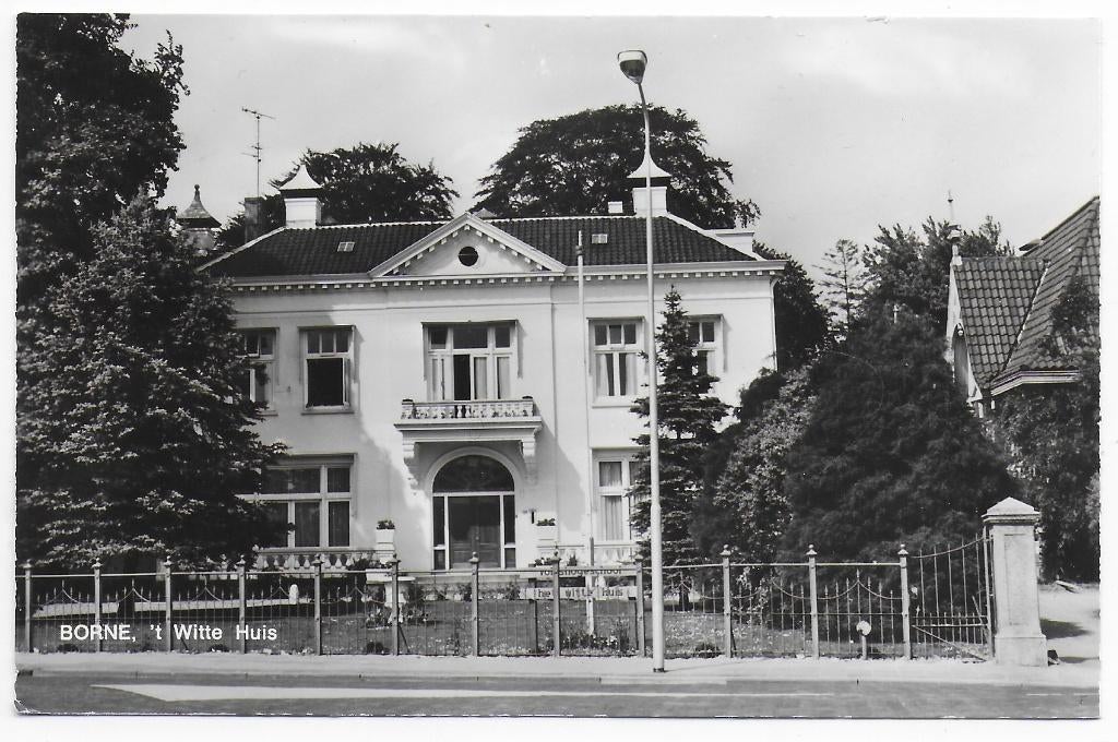 Borne Witte Huis Gelopen  Ansichtkaart   (B7566 ), Verzamelen, Ophalen of Verzenden, 1940 tot 1960, Gelopen