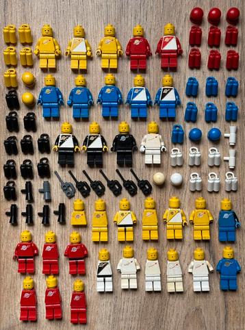 Vintage Lego spaceman minifigures 33 stuks + accessoires! beschikbaar voor biedingen