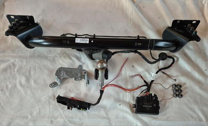 GLA H247 MERCEDES WEGDRAAIBARE TREKHAAK + MODULE, Auto-onderdelen, Trekhaken, Gebruikt, Ophalen of Verzenden