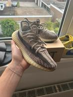 Yeezy 350, Bruin, Ophalen of Verzenden, Sneakers of Gympen, Zo goed als nieuw