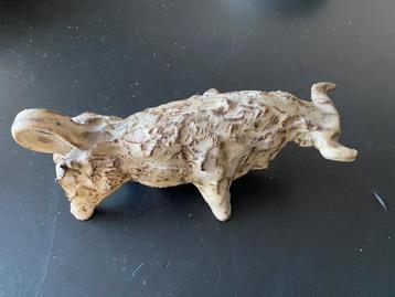Keramieken stier , kunst, decoratie , hoorns iets beschadigd beschikbaar voor biedingen