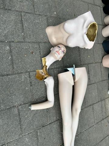 Beschadigde Etalagepop - Halloween Decoratie - spooktocht beschikbaar voor biedingen