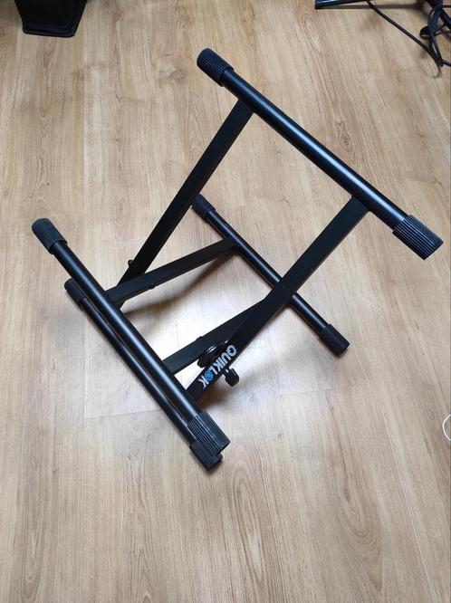 Quiklok standaard voor (bas)gitaarversterker, Muziek en Instrumenten, Standaards, Zo goed als nieuw, Instrumentstandaard, Gitaar
