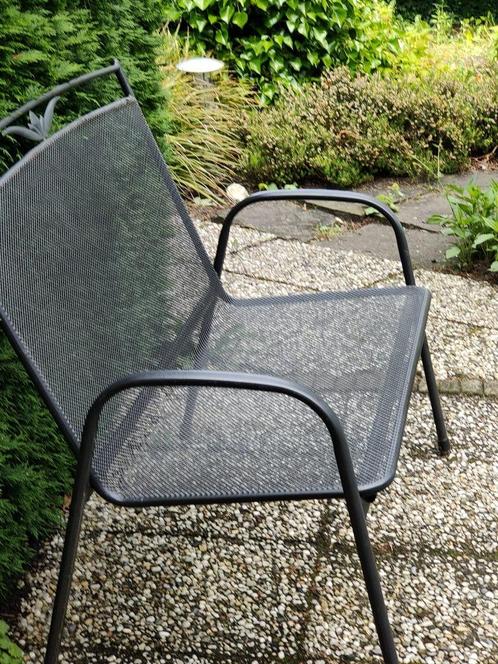 Tuinbankje metaal en bijbehorend tafeltje, Tuin en Terras, Tuinbanken, Gebruikt, Metaal, Ophalen