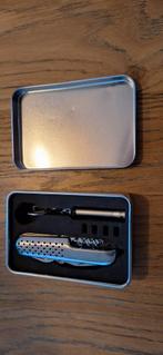 Multifunctioneel mes met zaklampje in etui, Ophalen of Verzenden, Gebruikt