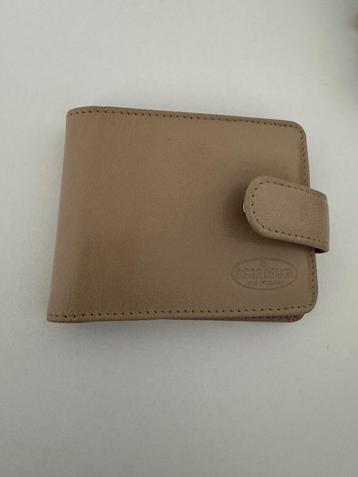 Pasjeshouder beige Dames beschikbaar voor biedingen
