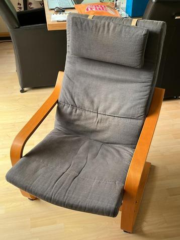 Poäng fauteuil + voetenbankje beschikbaar voor biedingen