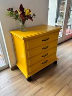 Vintage ladekast gerestyled in geel en zwart - zgan, Huis en Inrichting, Ophalen, Gebruikt, Vintage dressoir kast commode antiek modern okergeel botergeel