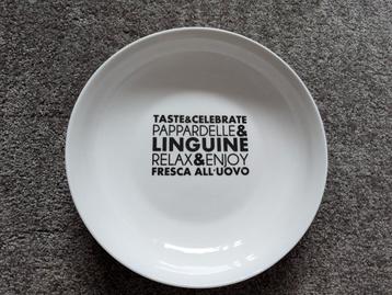 Gusto pasta schaal beschikbaar voor biedingen