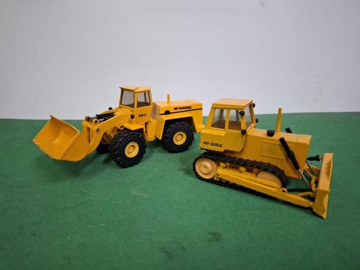 MF ( Hanomag) grondverzetmodellen Cursor 1/50, Hobby en Vrije tijd, Modelauto's | 1:50, Zo goed als nieuw, Overige typen, Overige merken