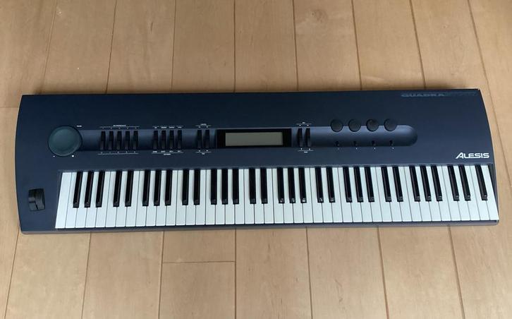 Alesis Quadrasynth in goede staat, Muziek en Instrumenten, Synthesizers, Gebruikt, 76 toetsen, Overige merken, Met midi-aansluiting