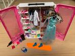 Barbie kleding kast incl alle kleding en accessoires, Kinderen en Baby's, Speelgoed | Poppenhuizen, Toebehoren, Gebruikt, Ophalen of Verzenden
