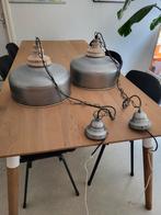 Set van 2 Hanglampen. Grijs van kleur, Ophalen, 50 tot 75 cm, Zo goed als nieuw, Metaal