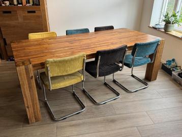 eettafel 220 met stoelen beschikbaar voor biedingen