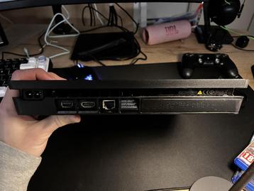PS4 SLIM 500GB + ACCESSORIES beschikbaar voor biedingen
