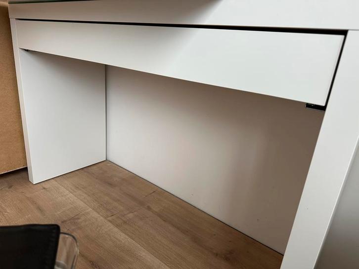 Ikea malm burea, Huis en Inrichting, Bureaus, Zo goed als nieuw, Ophalen