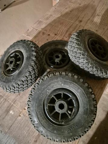 4x Wiel 3.00-4 met zwarte velg beschikbaar voor biedingen