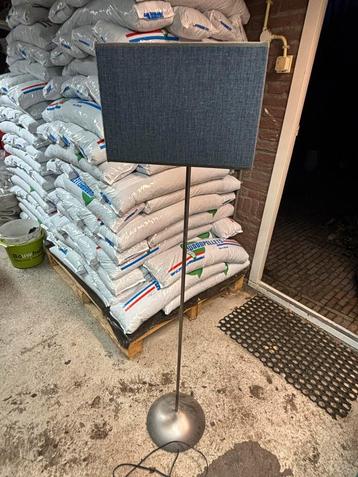 Stijlvolle Staande Lamp - 140cm Hoog beschikbaar voor biedingen