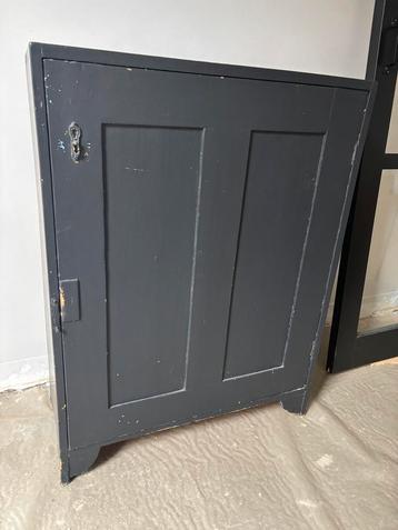 Te koop brocante kastje beschikbaar voor biedingen