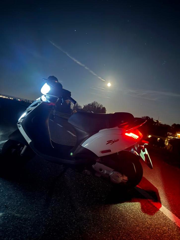 Piaggio zip 80cc 4 takt, Fietsen en Brommers, Scooters | Piaggio, Gebruikt, Zip, Maximaal 45 km/u, Benzine, Ophalen