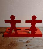 Boekensteun Paul Baars man vrouw rood, Ophalen