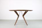 Artisan Lakri tafel rond, Europees walnoot, Ophalen, Rond, Nieuw, Vijf personen of meer