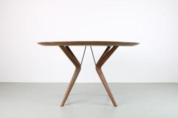 Artisan Lakri tafel rond, Europees walnoot beschikbaar voor biedingen