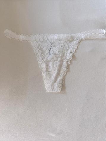 Luxe witte dames string kant maat M beschikbaar voor biedingen