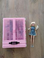 Barbie fashionistas kleerkast met Barbie en accesoires, Kinderen en Baby's, Speelgoed | Poppen, Ophalen of Verzenden, Zo goed als nieuw